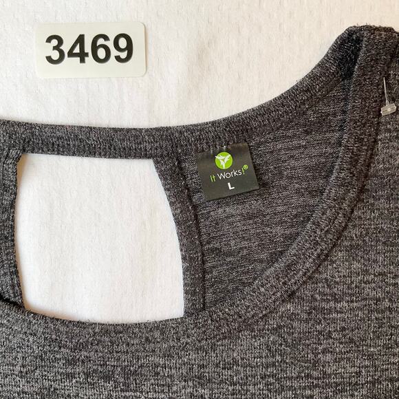 It Works! Women Short Sleeve T-shirt size L, Gray, Rhinestones & Slit Back - Picture 5 of 8